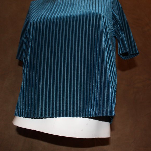 Velvet Noisy May Crop Top - Picture 4 of 8